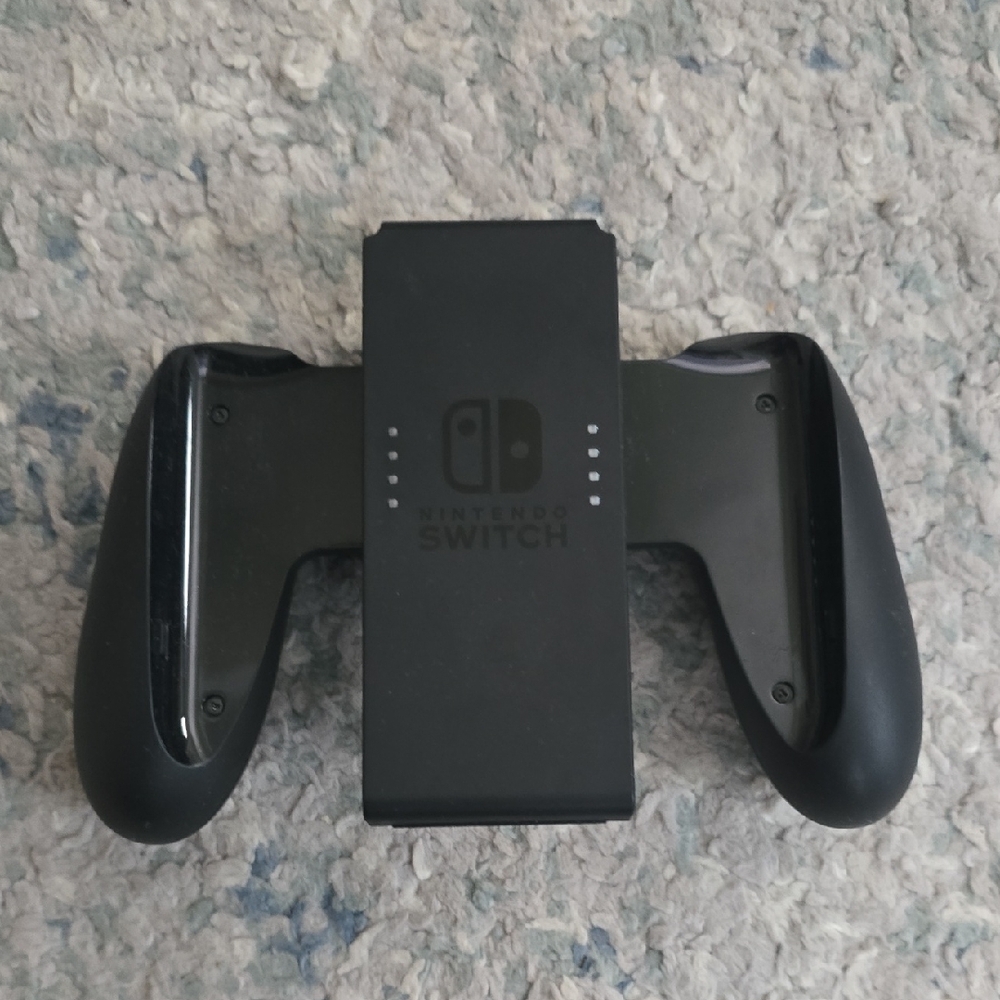 Nintendo Switch Family Bundle - Picture 4 of 16